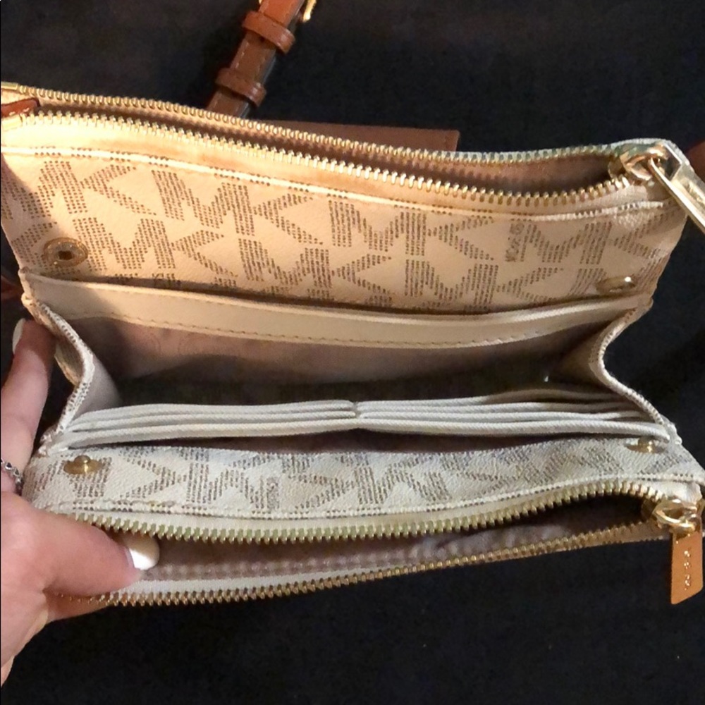michael kors satchel - Picture 2 of 3
